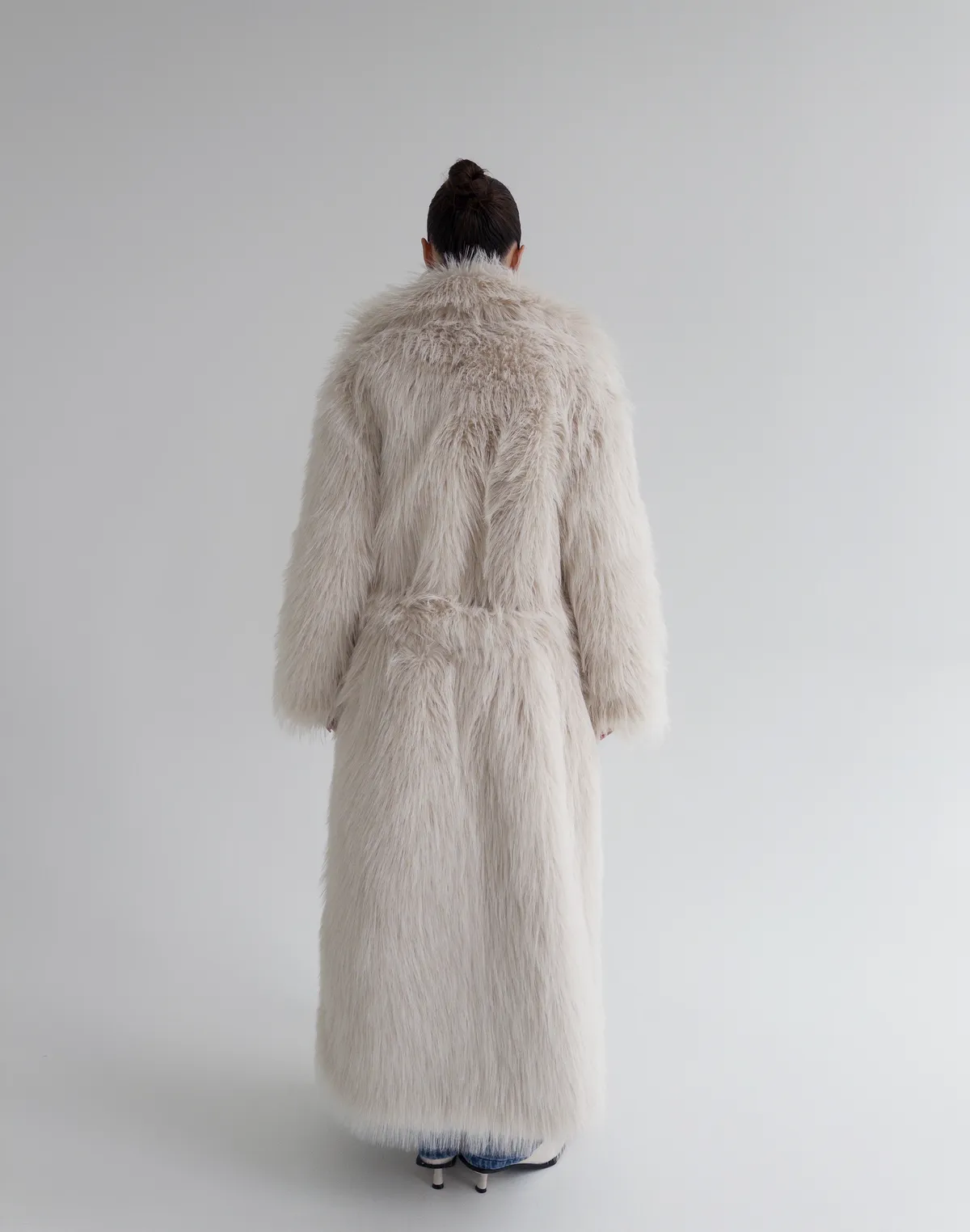 Шуба повної довжини з еко-хутра як, молочна - Фото 2