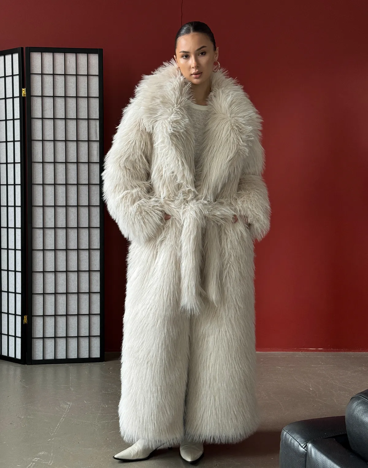 Шуба повної довжини з еко-хутра як, молочна - Фото 4