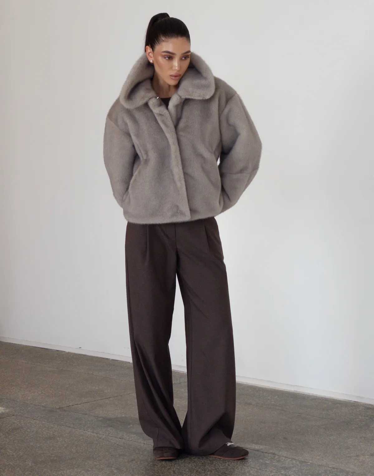 Вкорочена шуба з екохутра норка, сіра - Фото 6