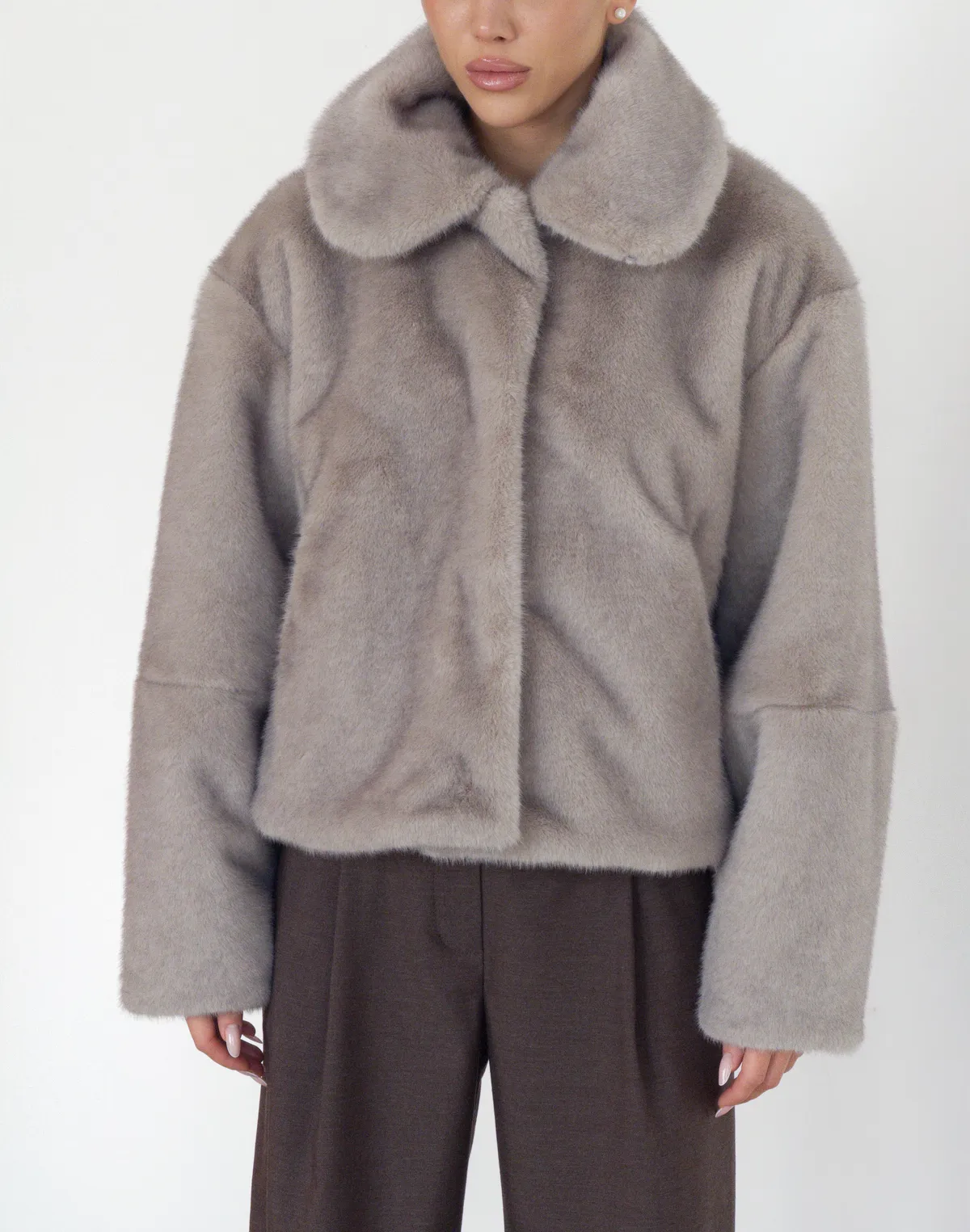 Вкорочена шуба з екохутра норка, сіра - Фото 1