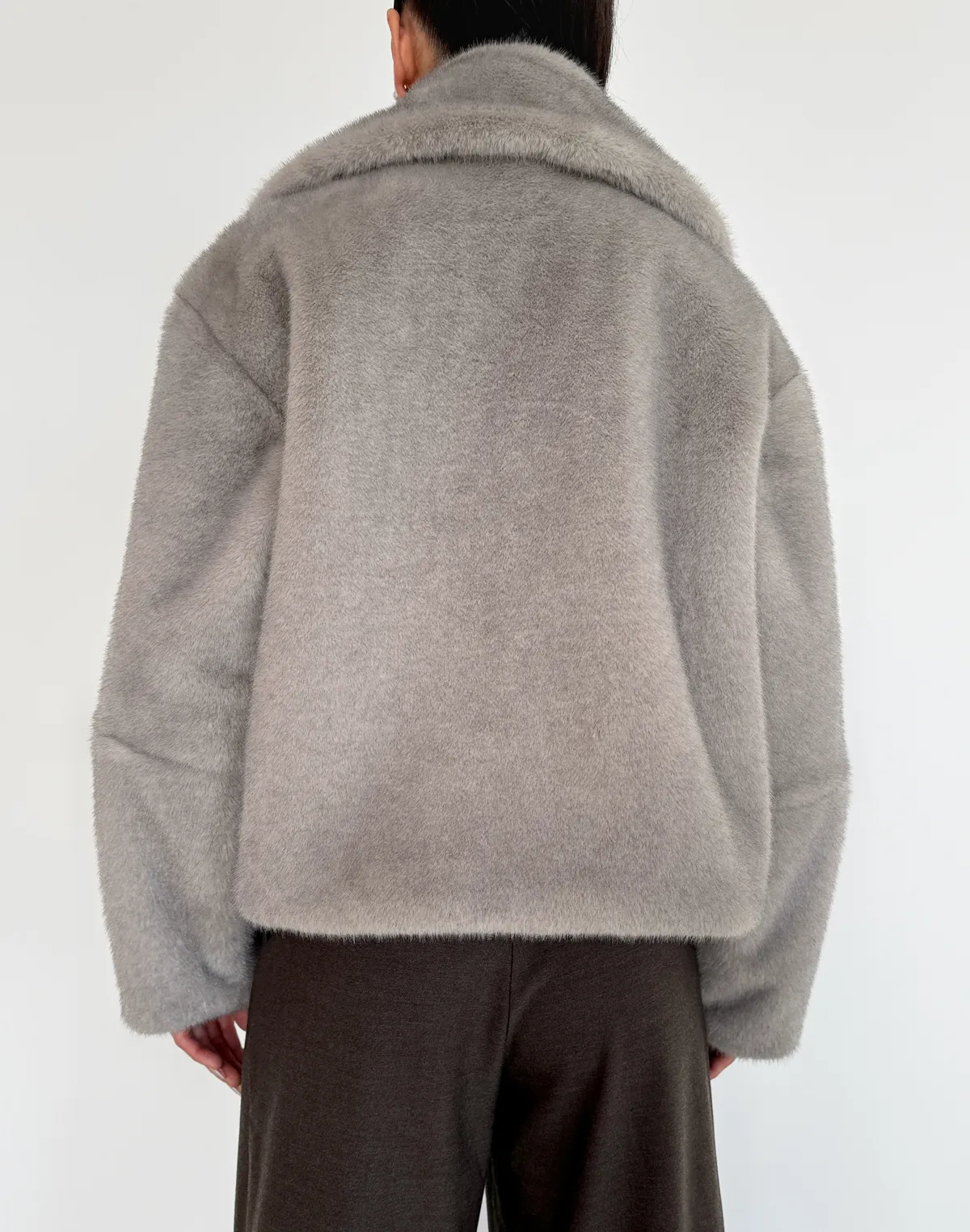 Вкорочена шуба з екохутра норка, сіра - Фото 2