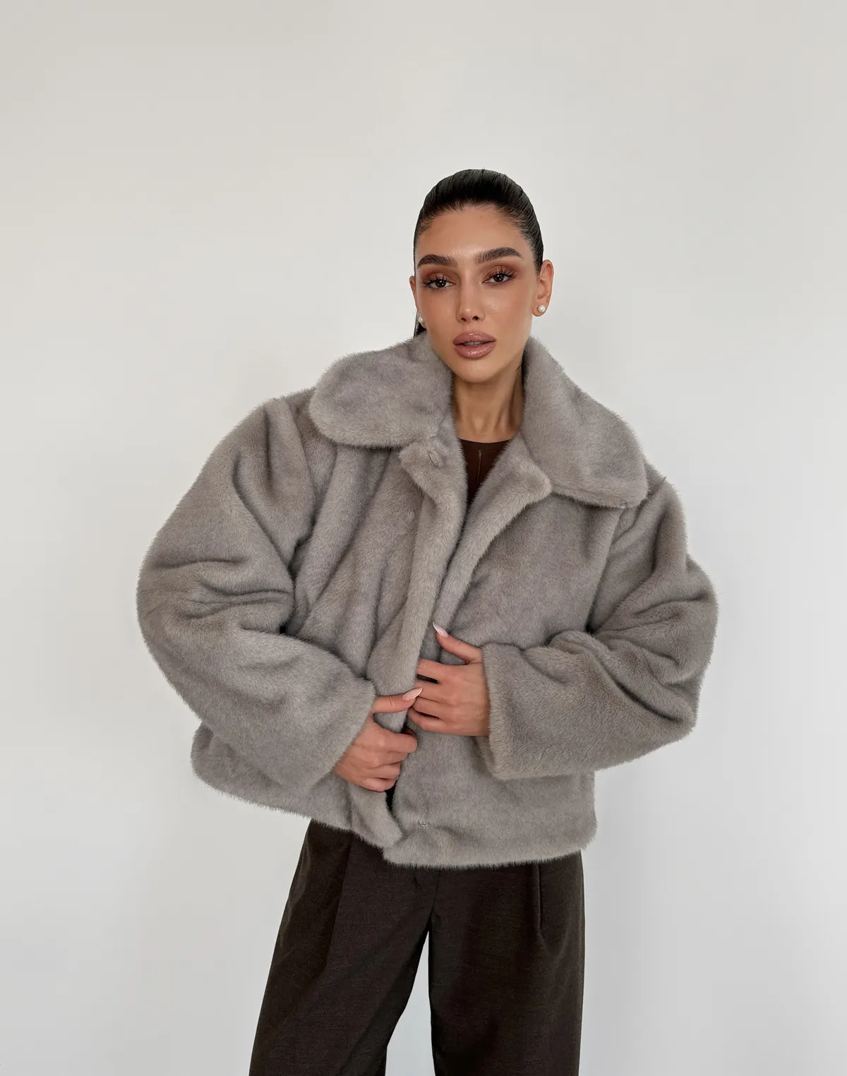 Вкорочена шуба з екохутра норка, сіра - Фото 7