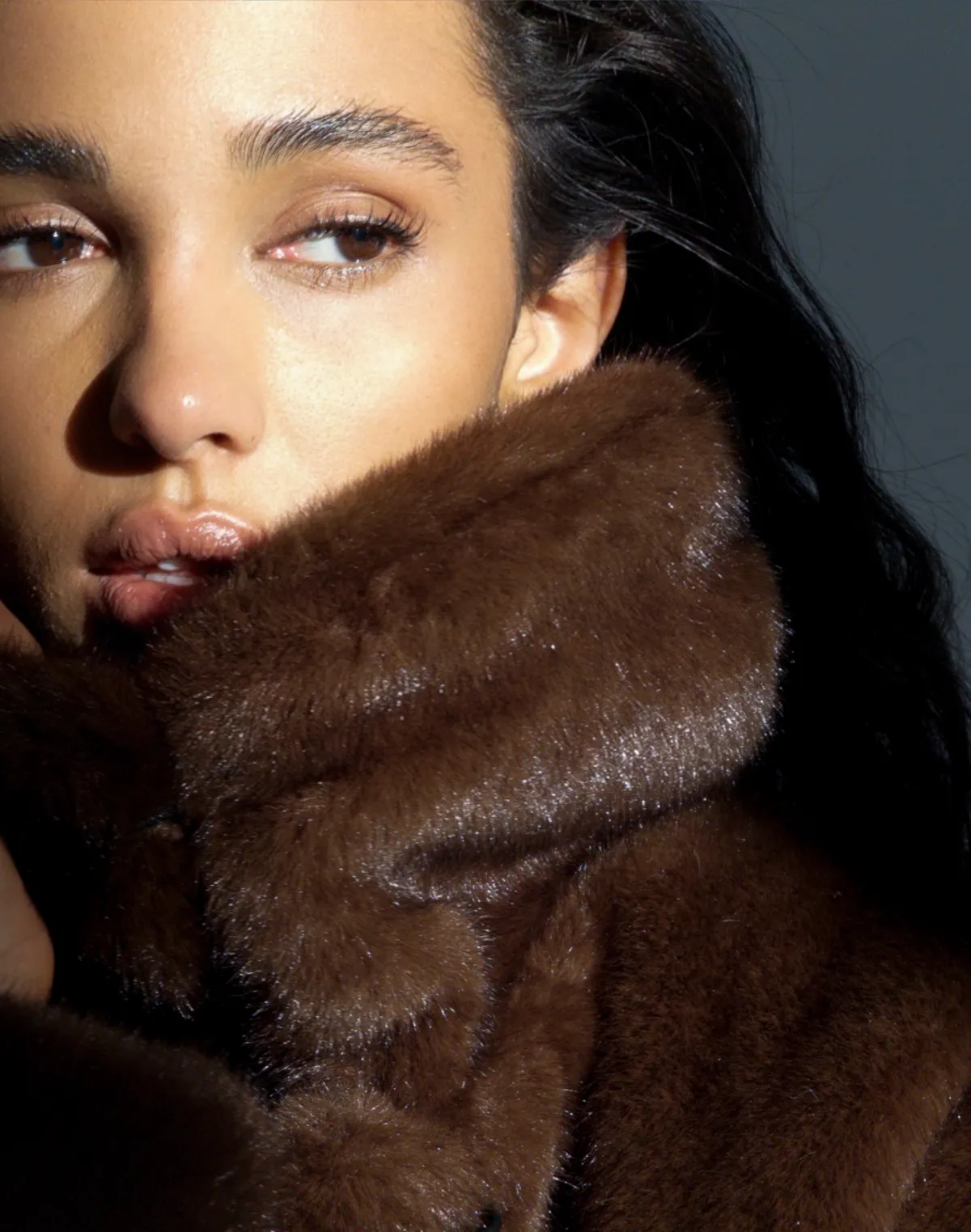 Вкорочена шуба з екохутра норка, кавова - Фото 6