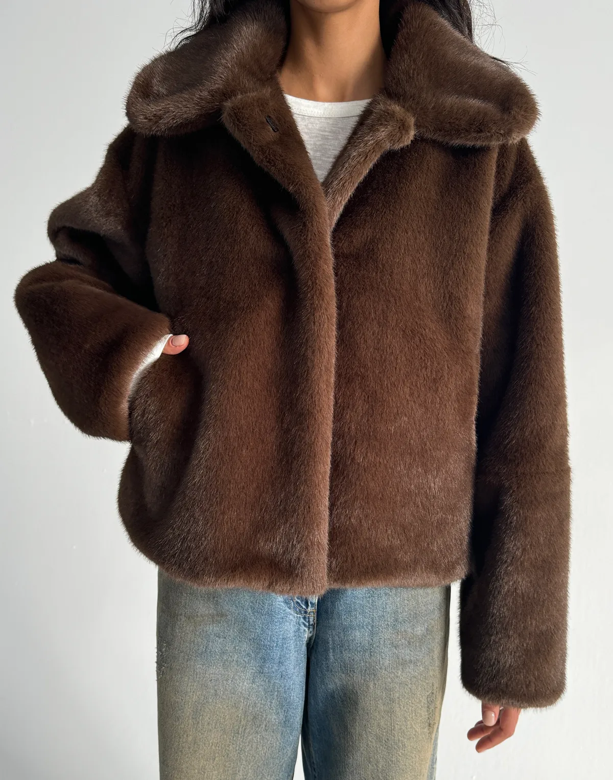 Вкорочена шуба з екохутра норка, кавова - Фото 1