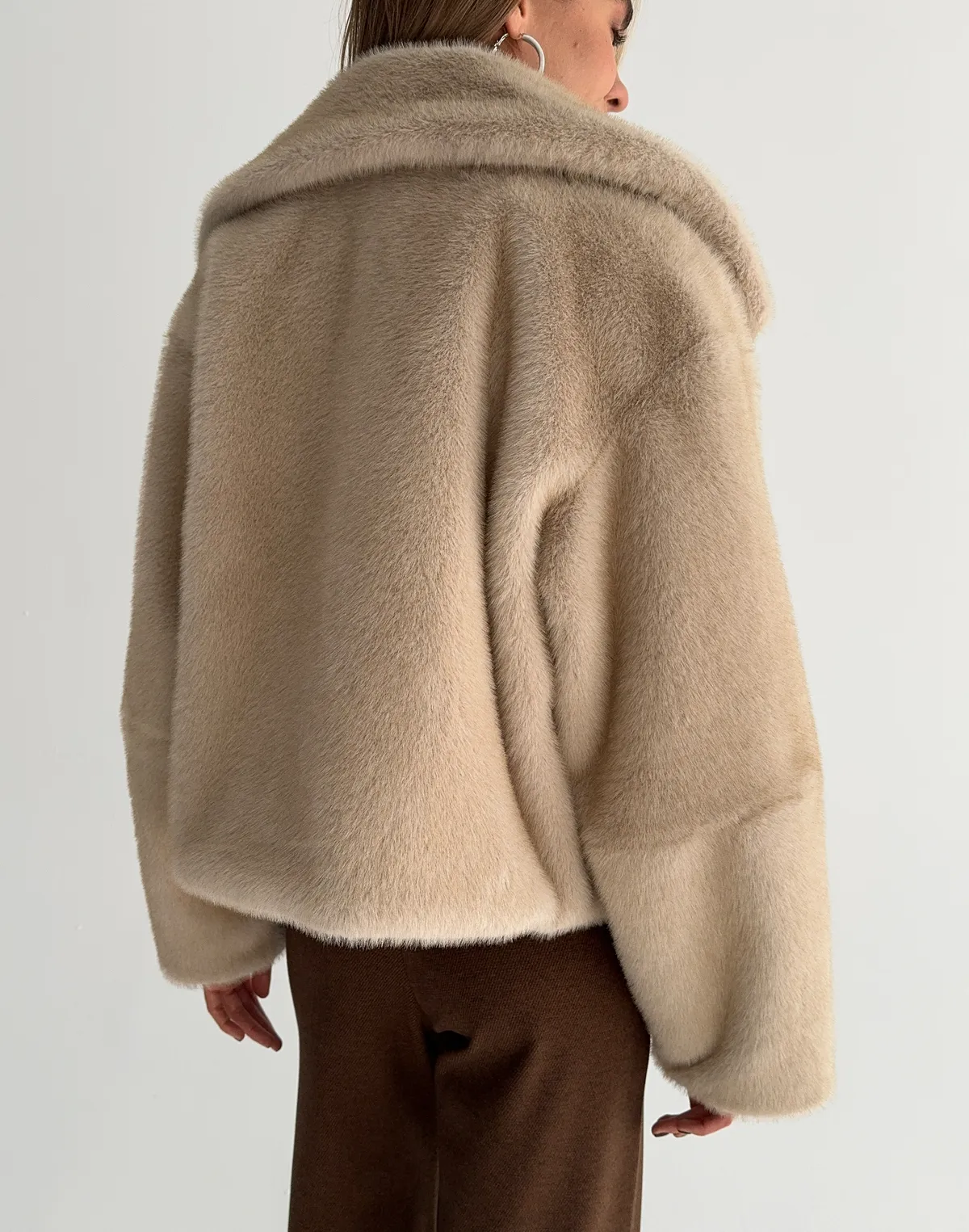 Вкорочена шуба з екохутра норка, натуральний беж - Фото 2