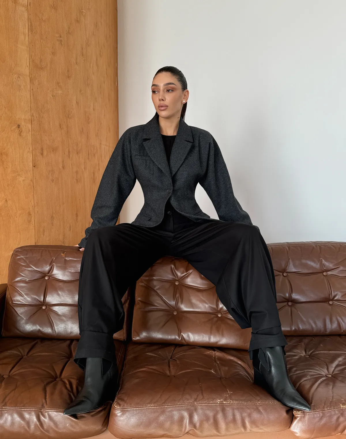 Жакет з акцентною талією та об'ємними плечима з вовною у складі, графіт текстурований - Фото 8