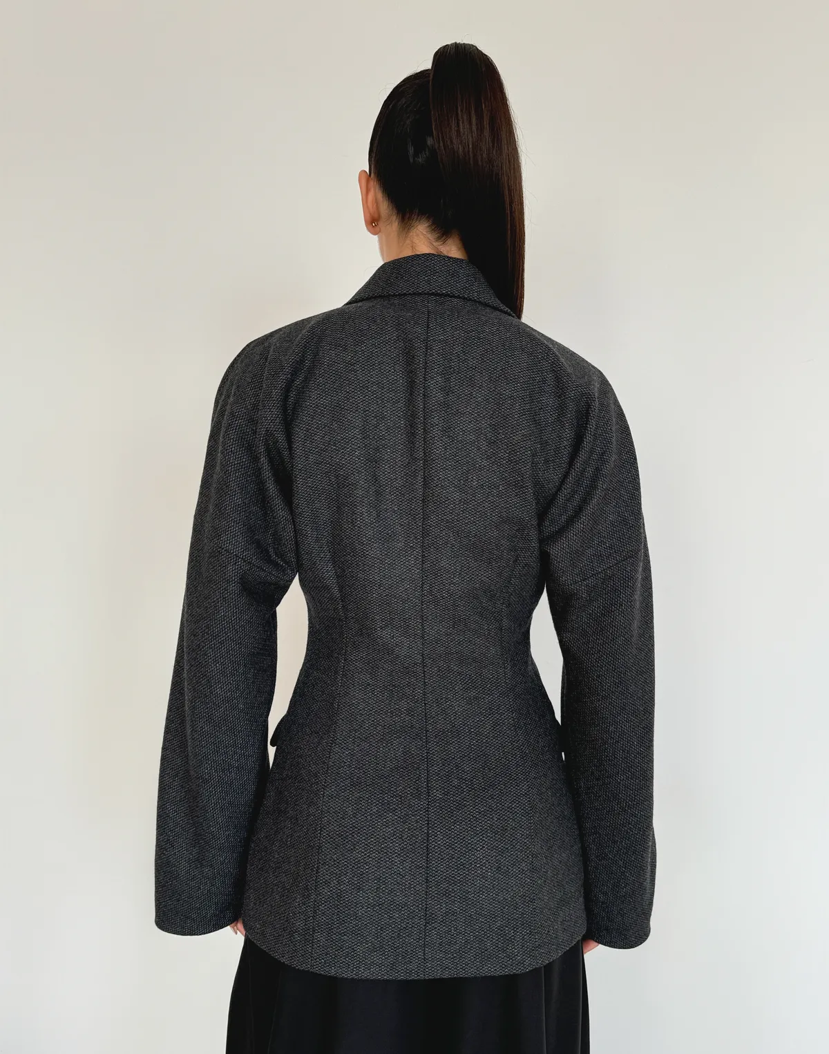 Жакет з акцентною талією та об'ємними плечима з вовною у складі, графіт текстурований - Фото 2