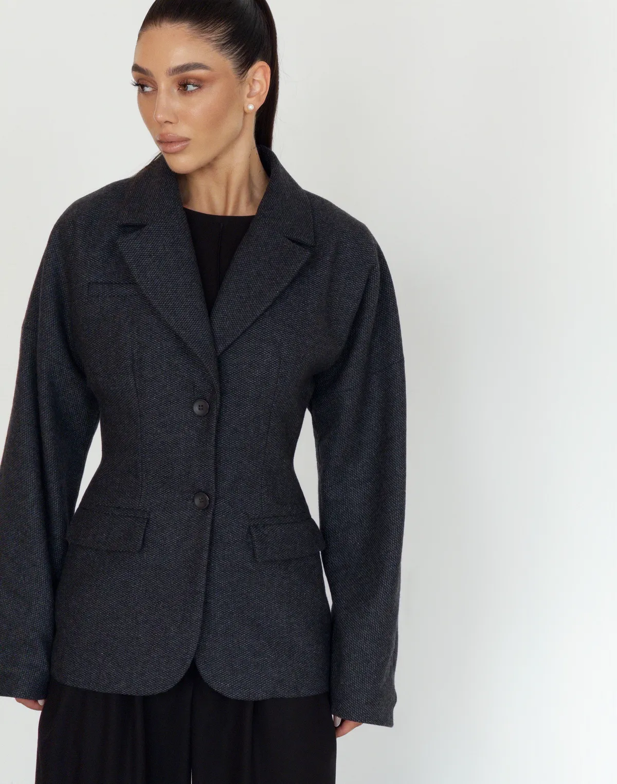 Жакет з акцентною талією та об'ємними плечима з вовною у складі, графіт текстурований - Фото 6