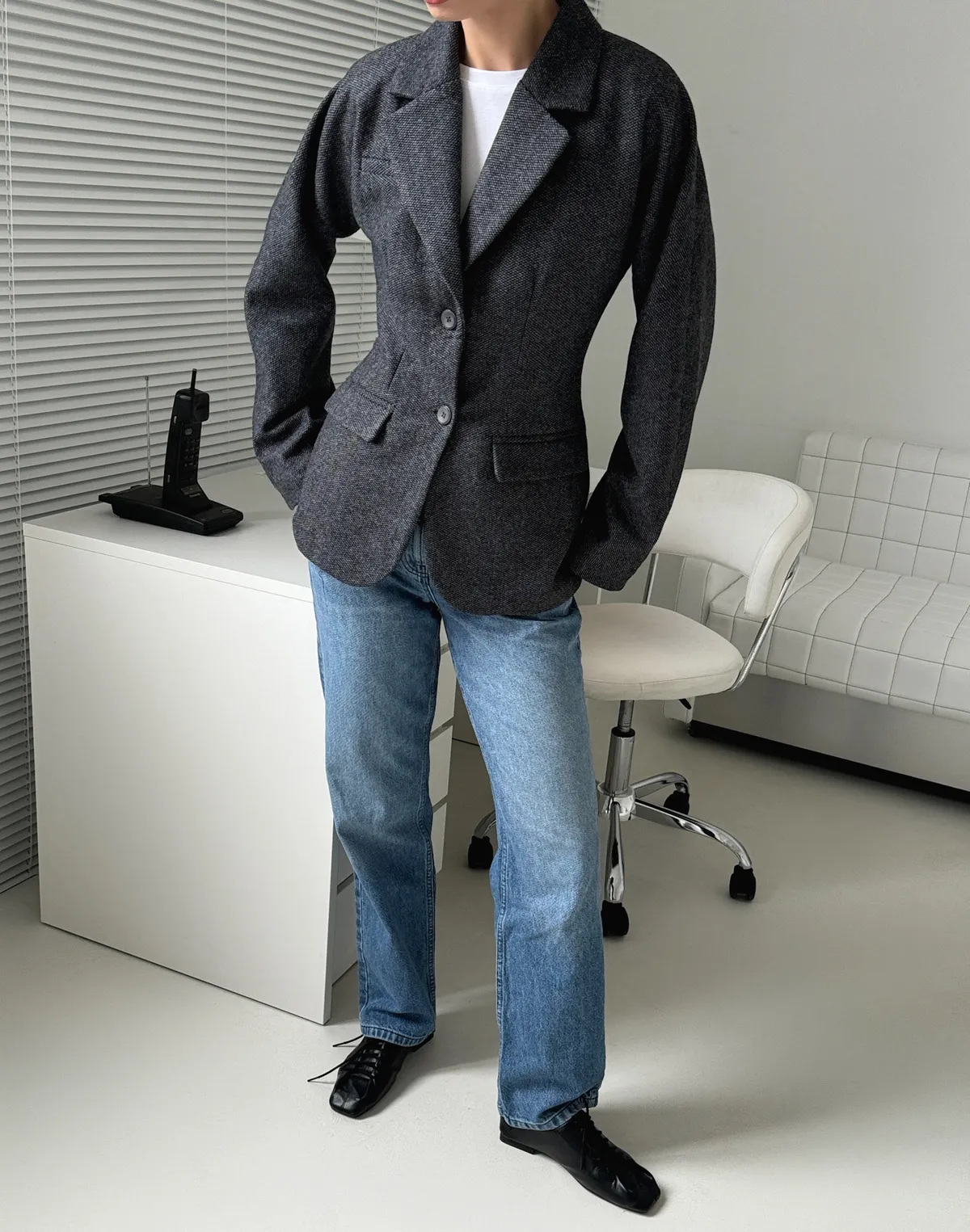 Жакет з акцентною талією та об'ємними плечима з вовною у складі, сірий текстурований - Фото 8