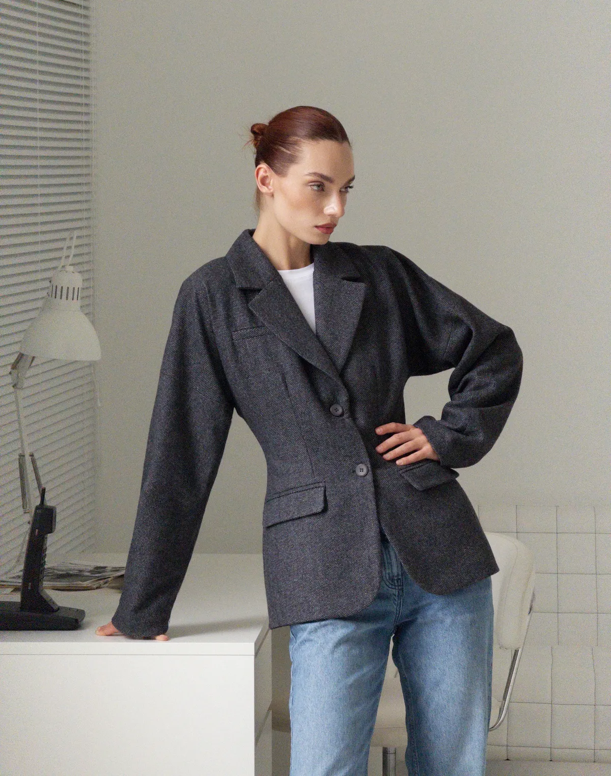 Жакет з акцентною талією та об'ємними плечима з вовною у складі, сірий текстурований - Фото 6