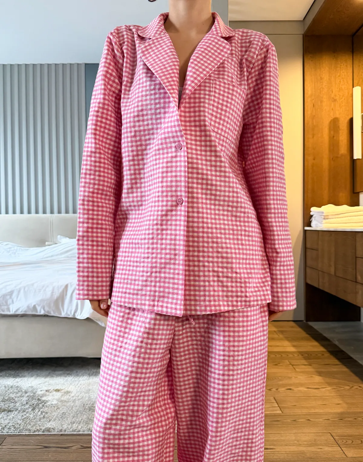 Піжамна сорочка осінньо-зимова, рожево-біла - Фото 1