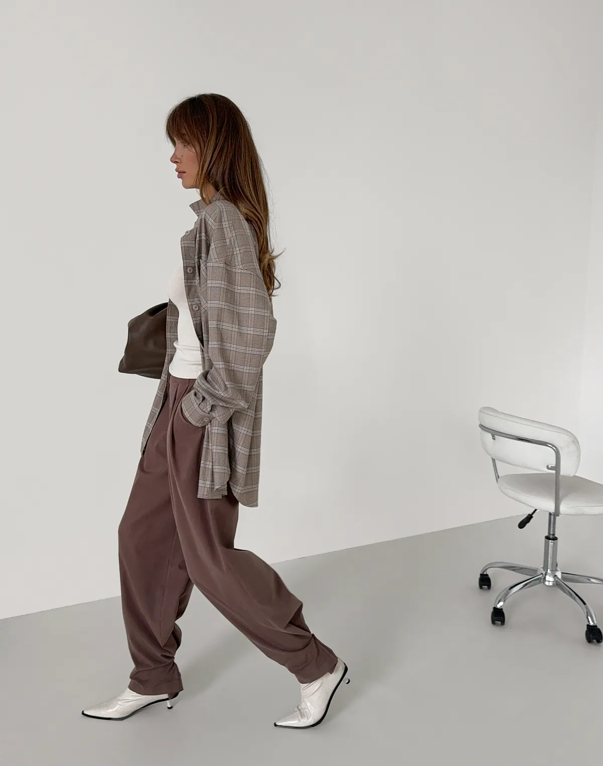 Штани трансформери з костюмної тканини, коричневі - Фото 3