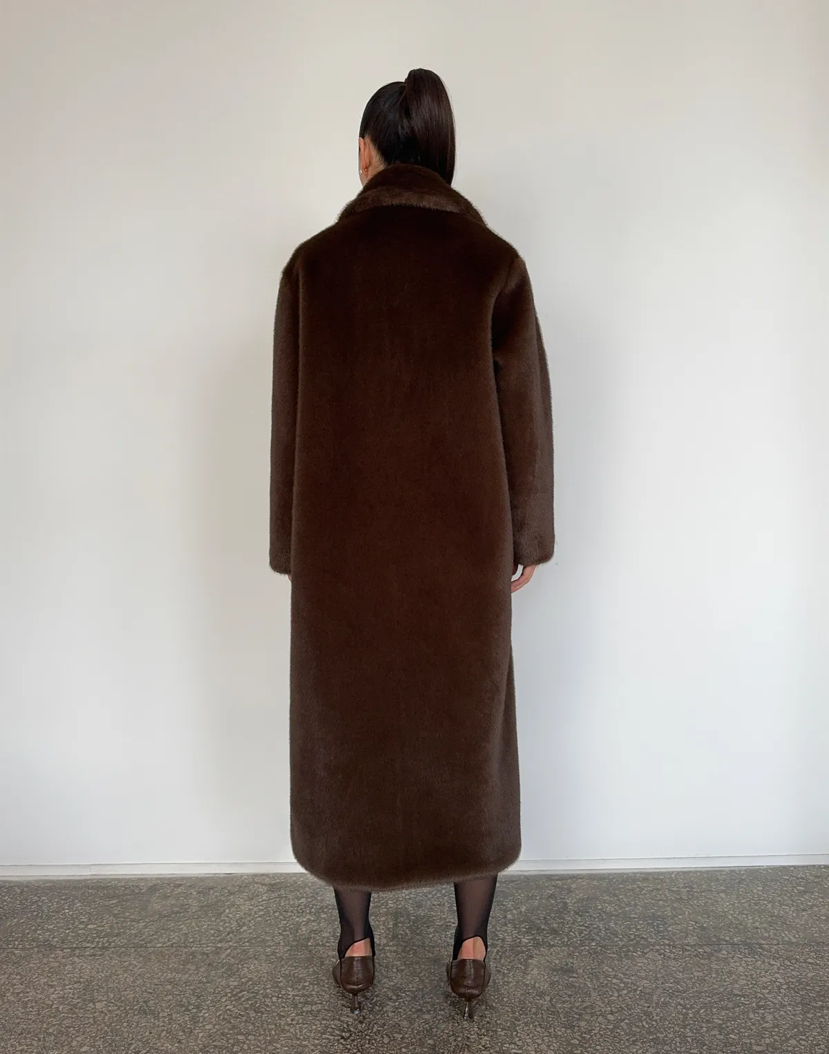 Подовжена еко-шуба з норки, кавова - Фото 2