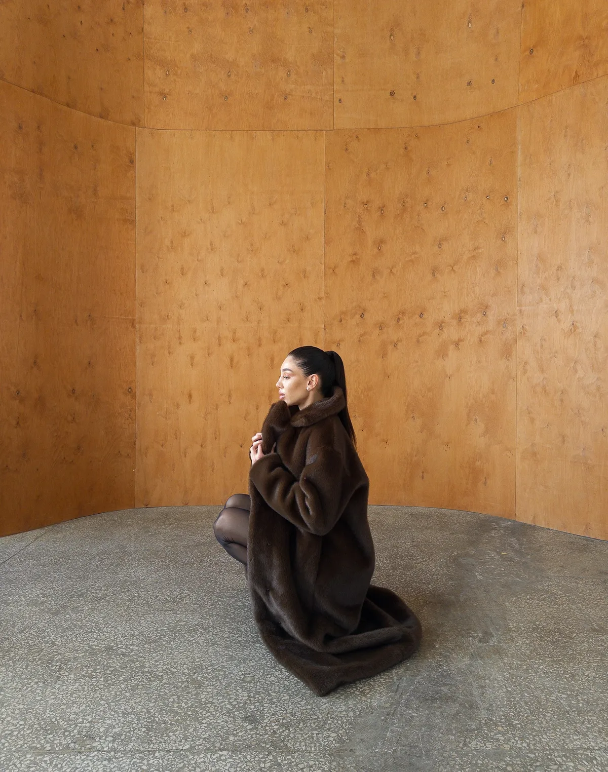 Подовжена еко-шуба з норки, кавова - Фото 4