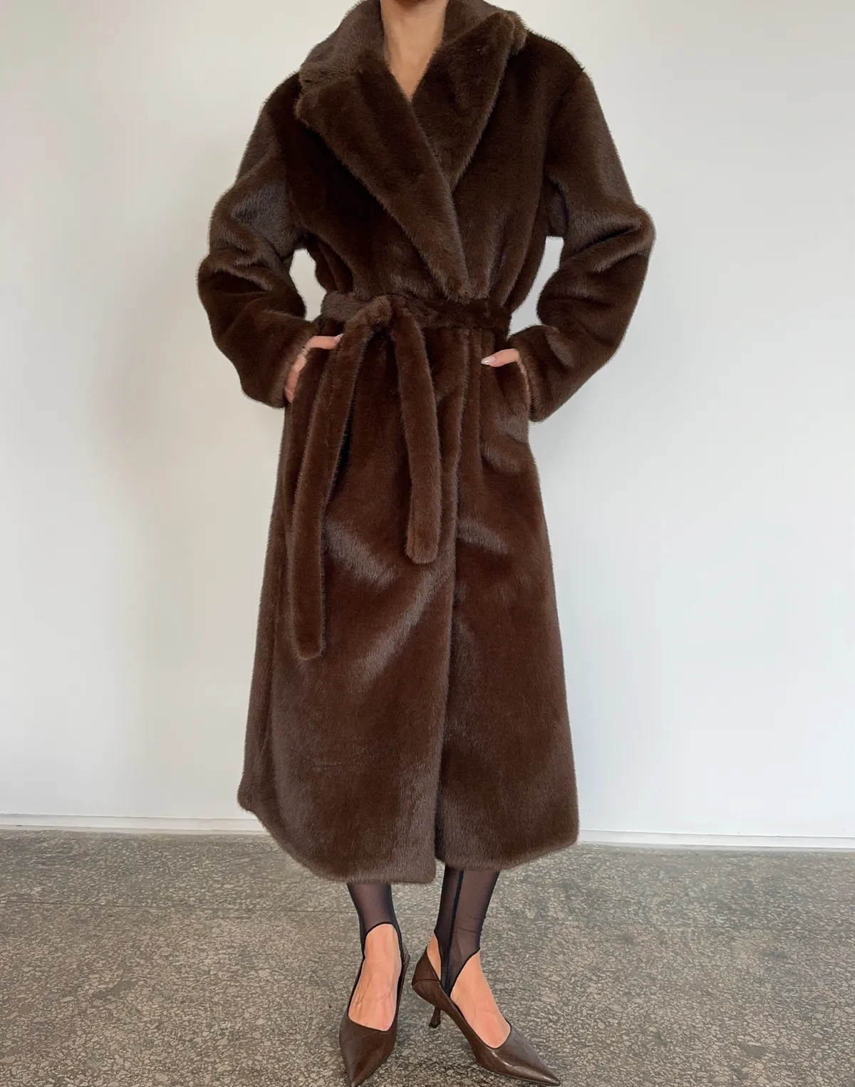 Подовжена еко-шуба з норки, кавова - Фото 1