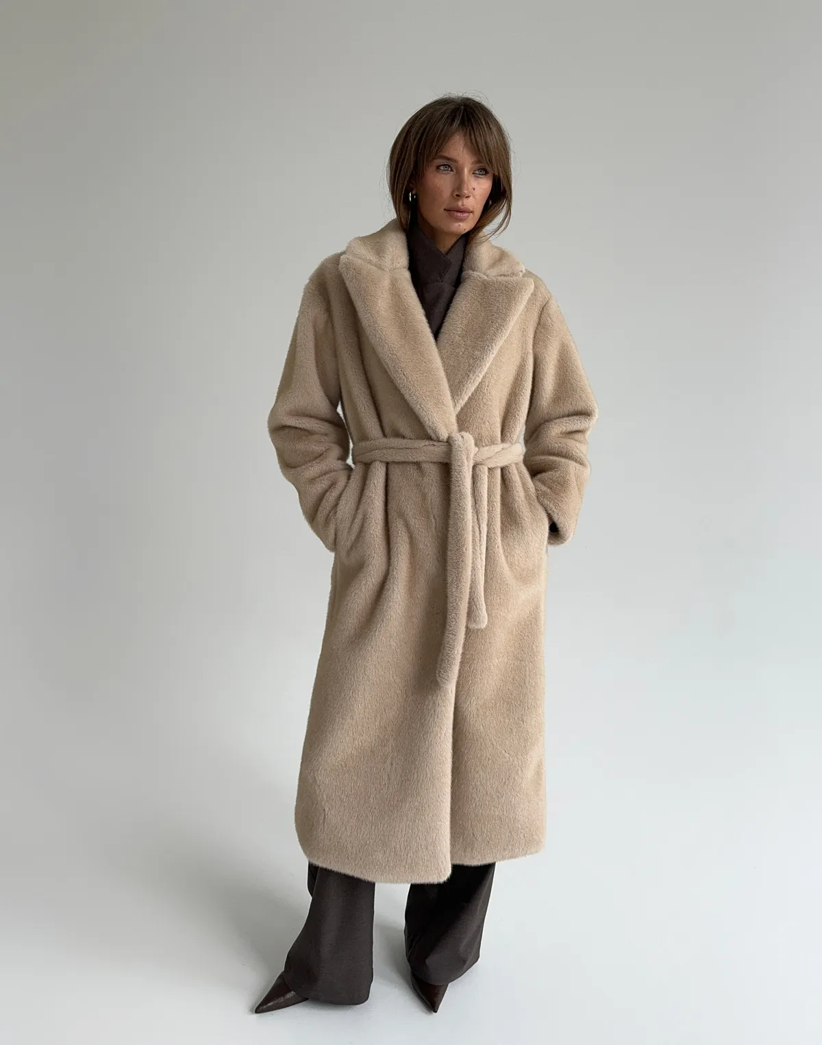 Подовжена еко-шуба з норки, натуральний беж - Фото 6