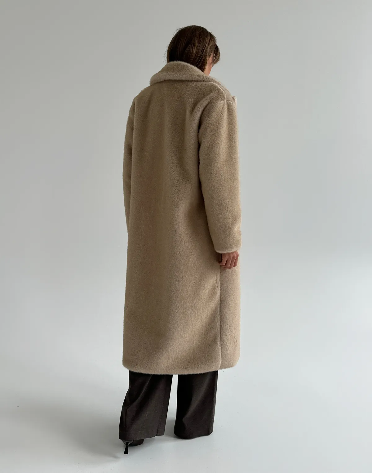 Подовжена еко-шуба з норки, натуральний беж - Фото 2