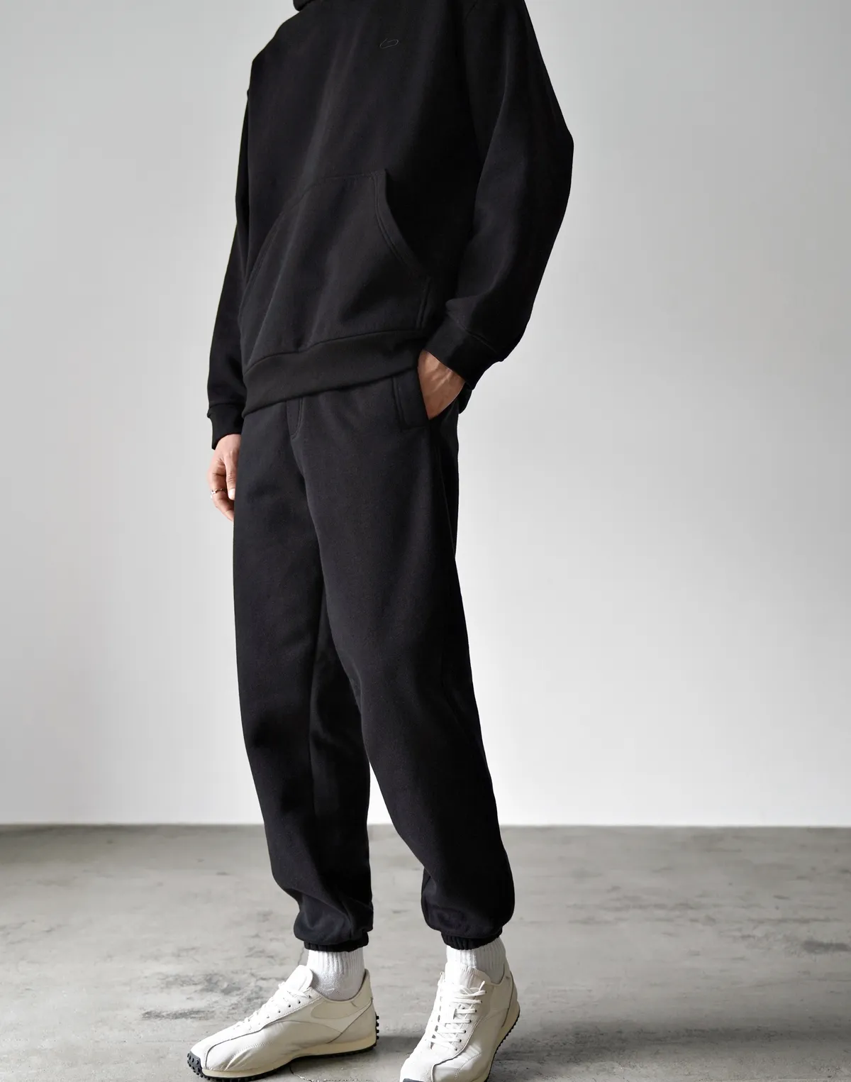 Комплект чоловічій з начосом худі та джогери, чорні - Фото 7