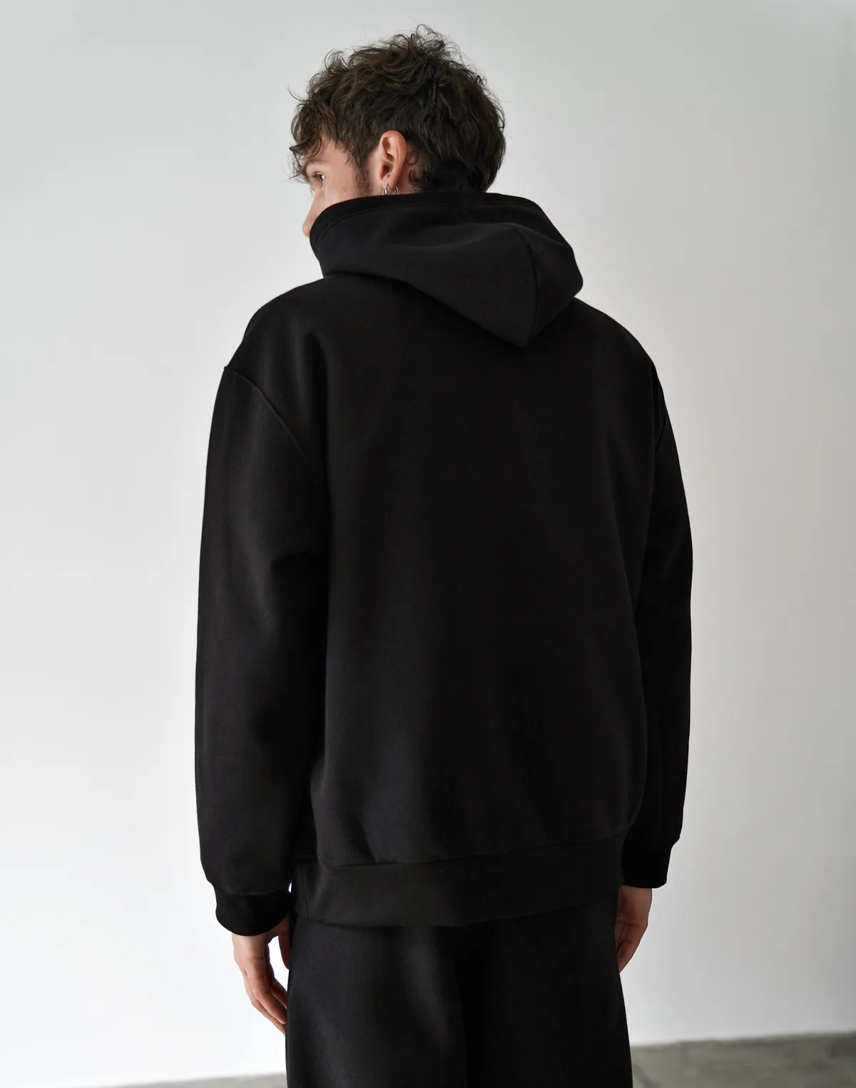 Чоловічий зимовий худі з начосом, чорний - Фото 2