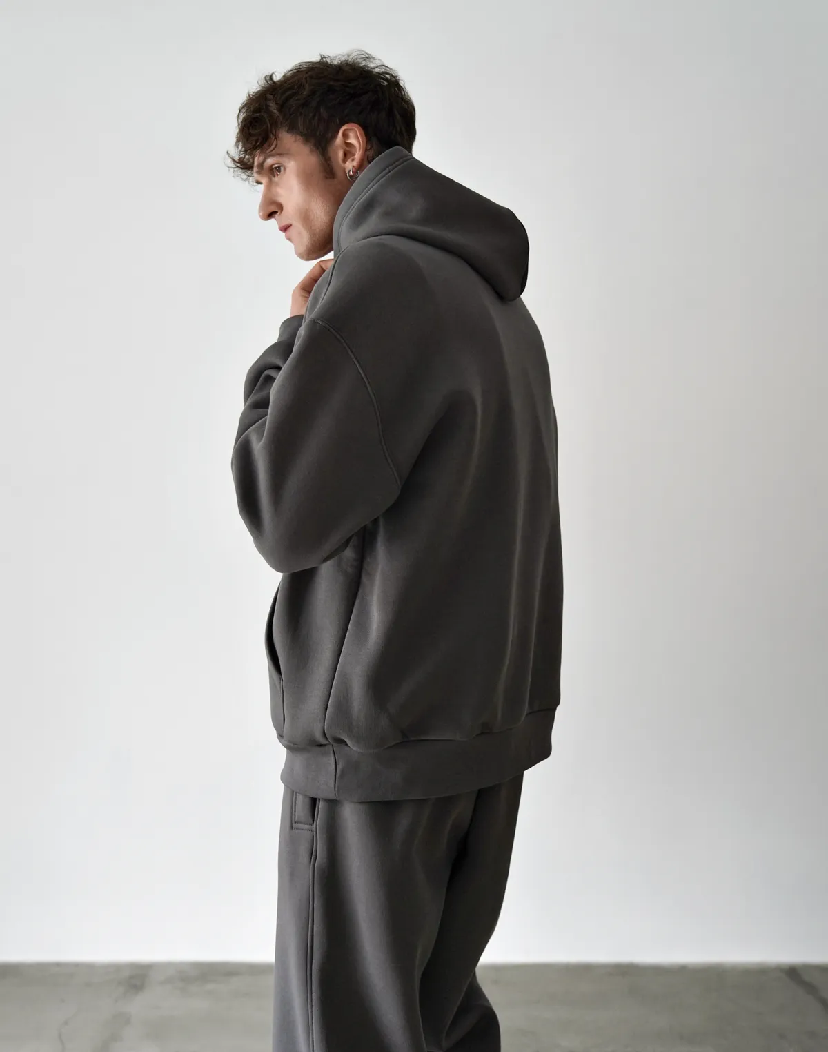 Чоловічий зимовий худі з начосом, темний сірий - Фото 2