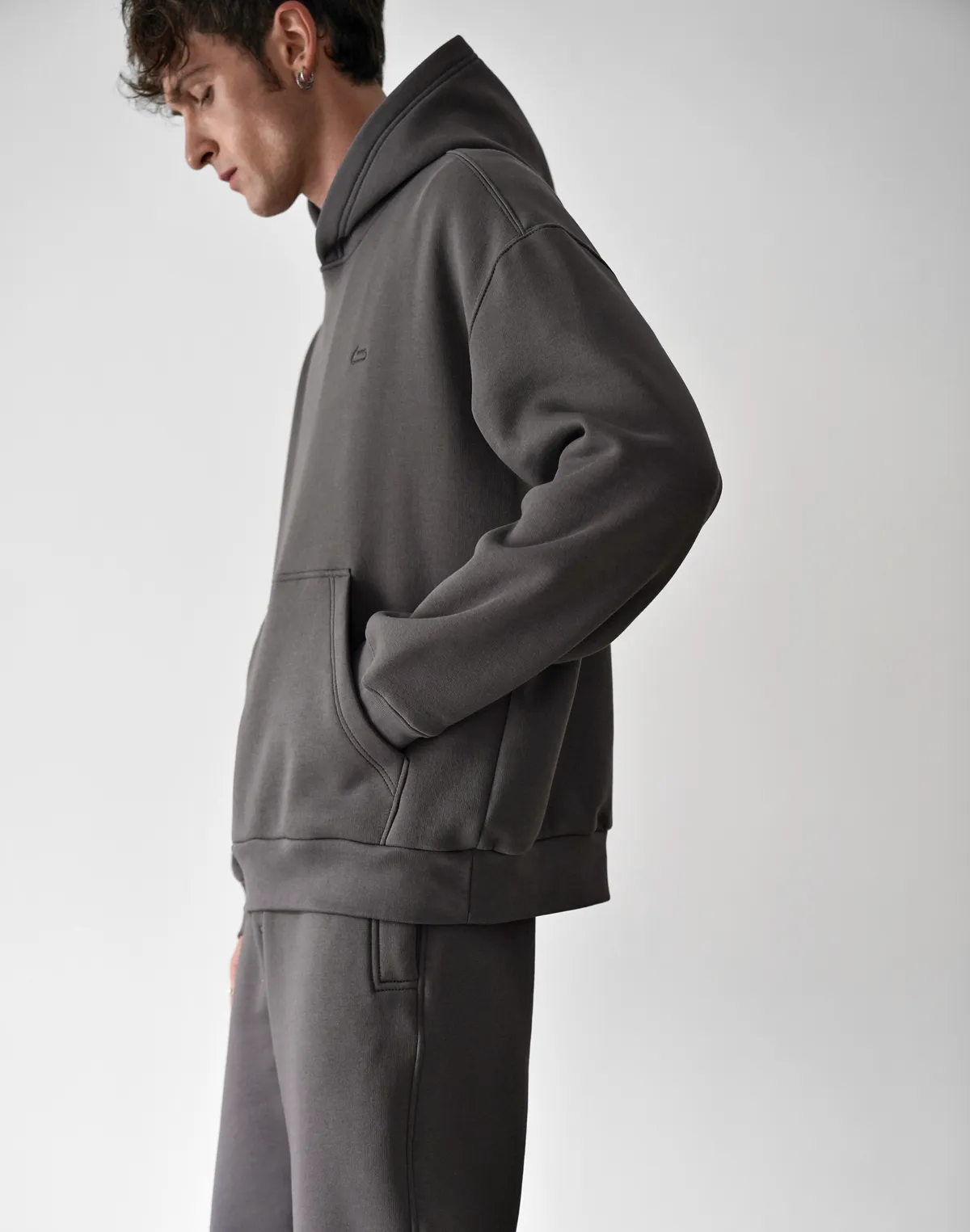 Чоловічий зимовий худі з начосом, темний сірий - Фото 5