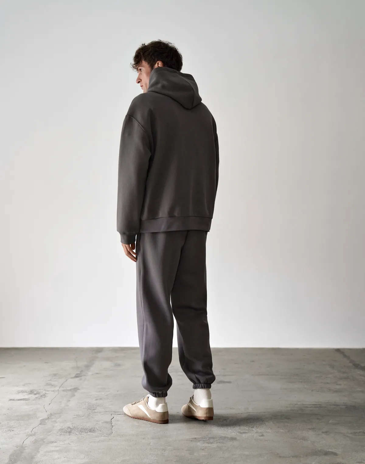 Комплект чоловічій з начосом худі та джогери, темні сірі - Фото 2