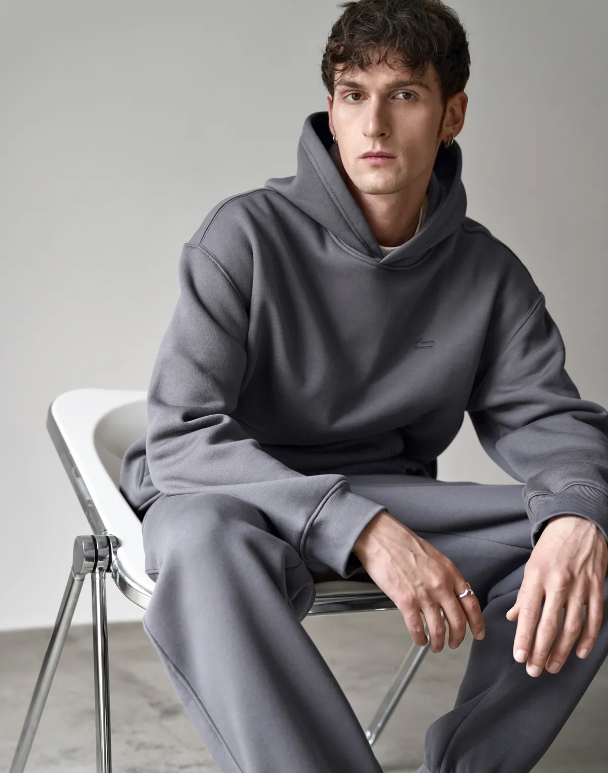 Комплект чоловічій з начосом худі та джогери, темні сірі - Фото 3