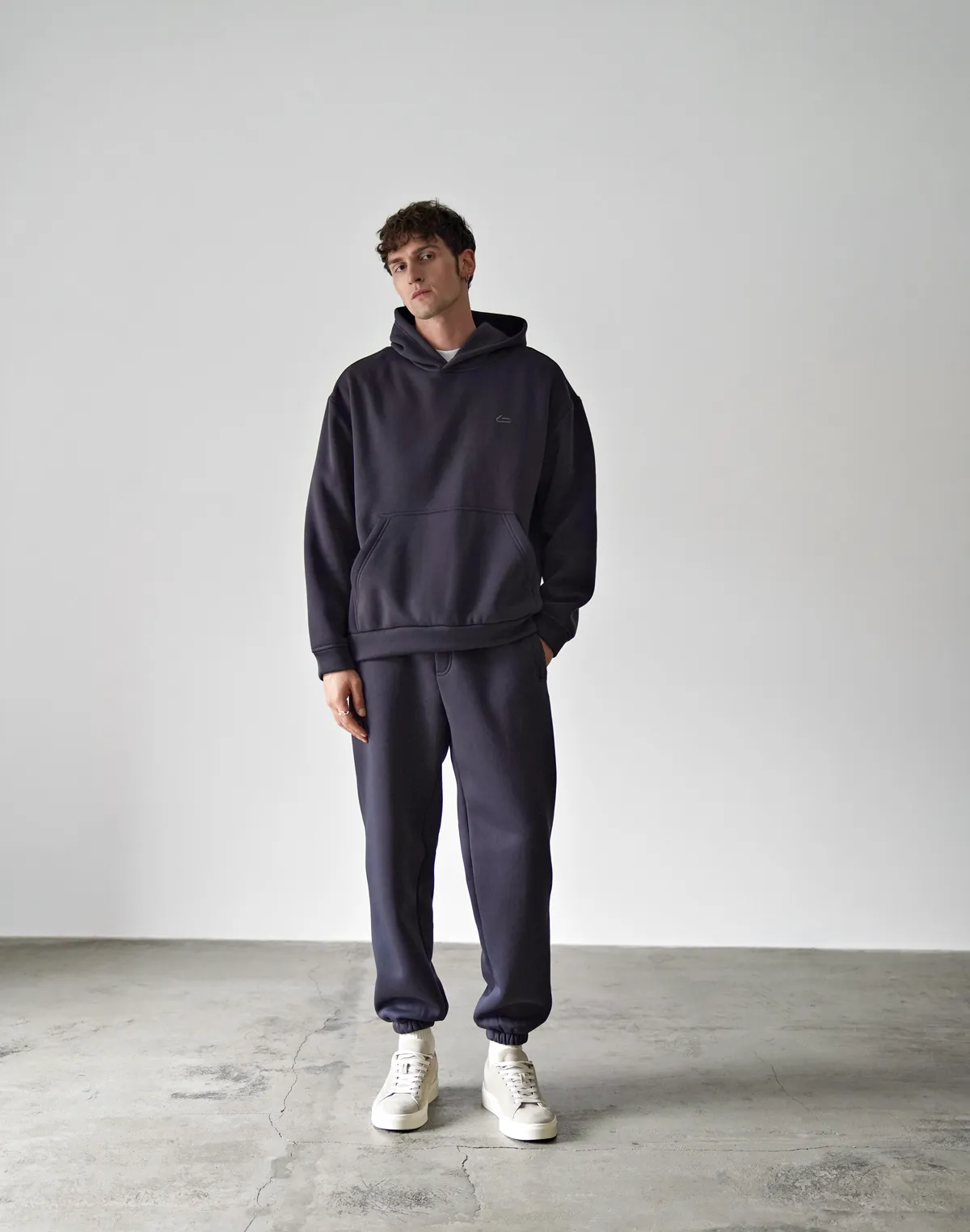 Комплект чоловічій з начосом худі та джогери, темний графіт - Фото 8