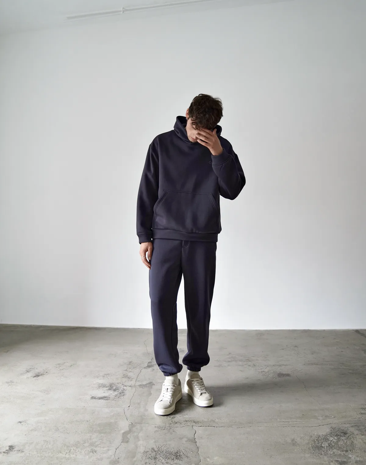 Комплект чоловічій з начосом худі та джогери, темний графіт - Фото 7