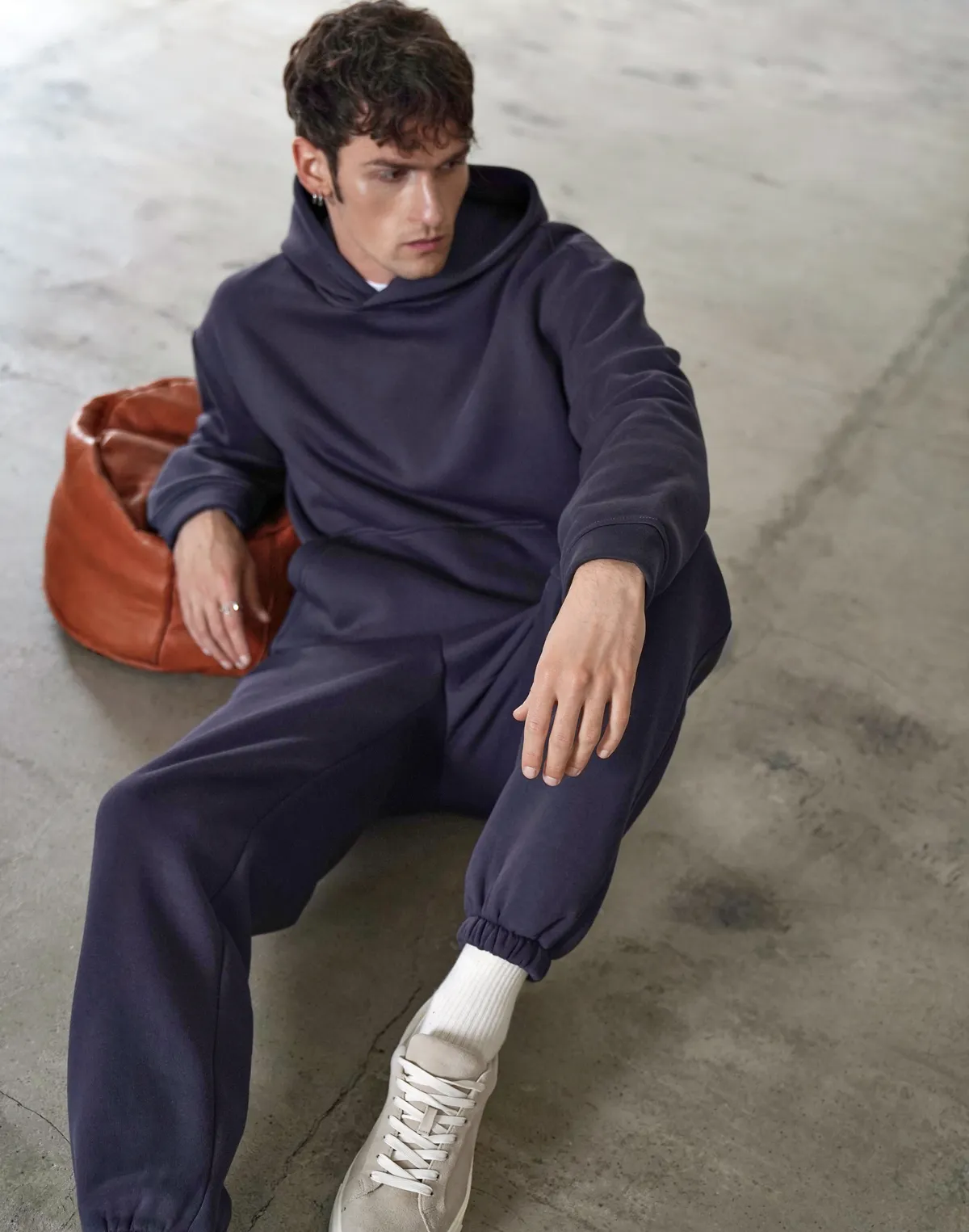 Комплект чоловічій з начосом худі та джогери, темний графіт - Фото 6