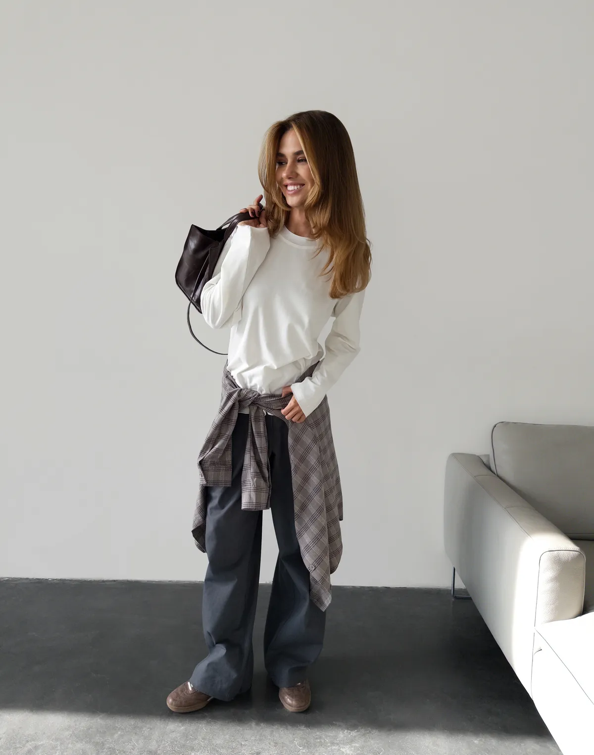 Штани котонові вільного крою базові, сталеві - Фото 5