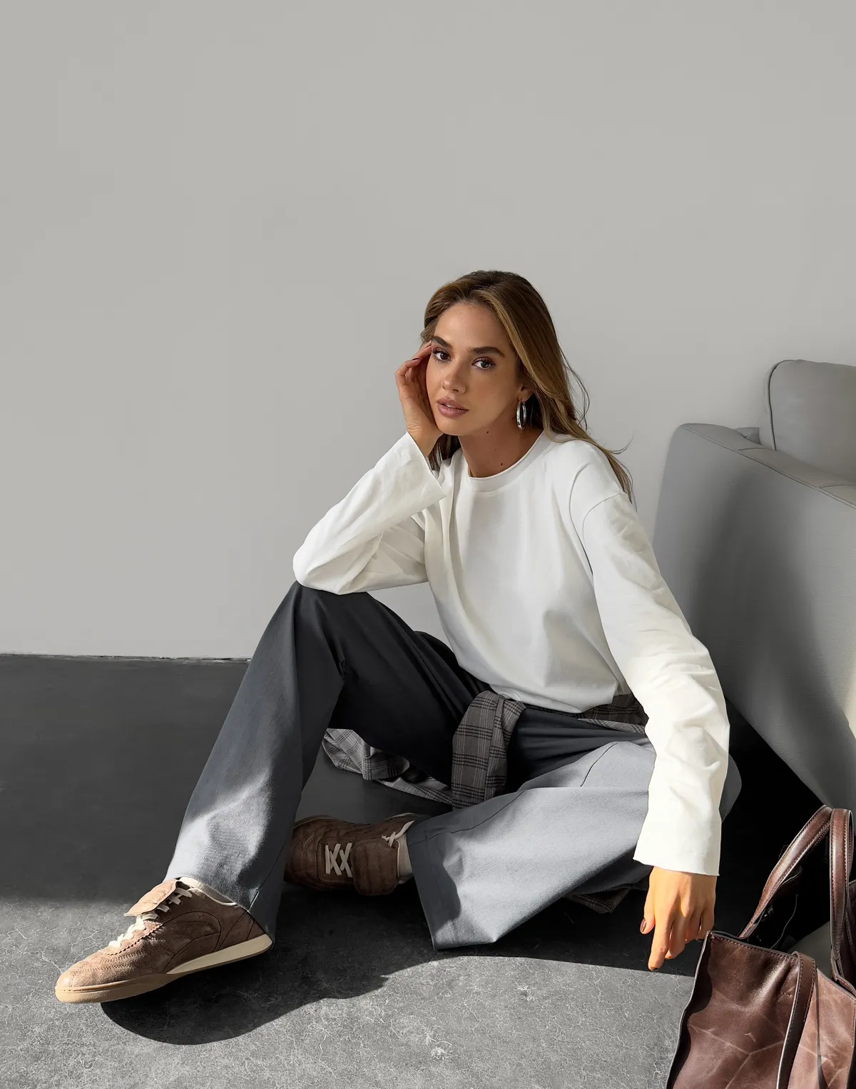 Штани котонові вільного крою базові, сталеві - Фото 3