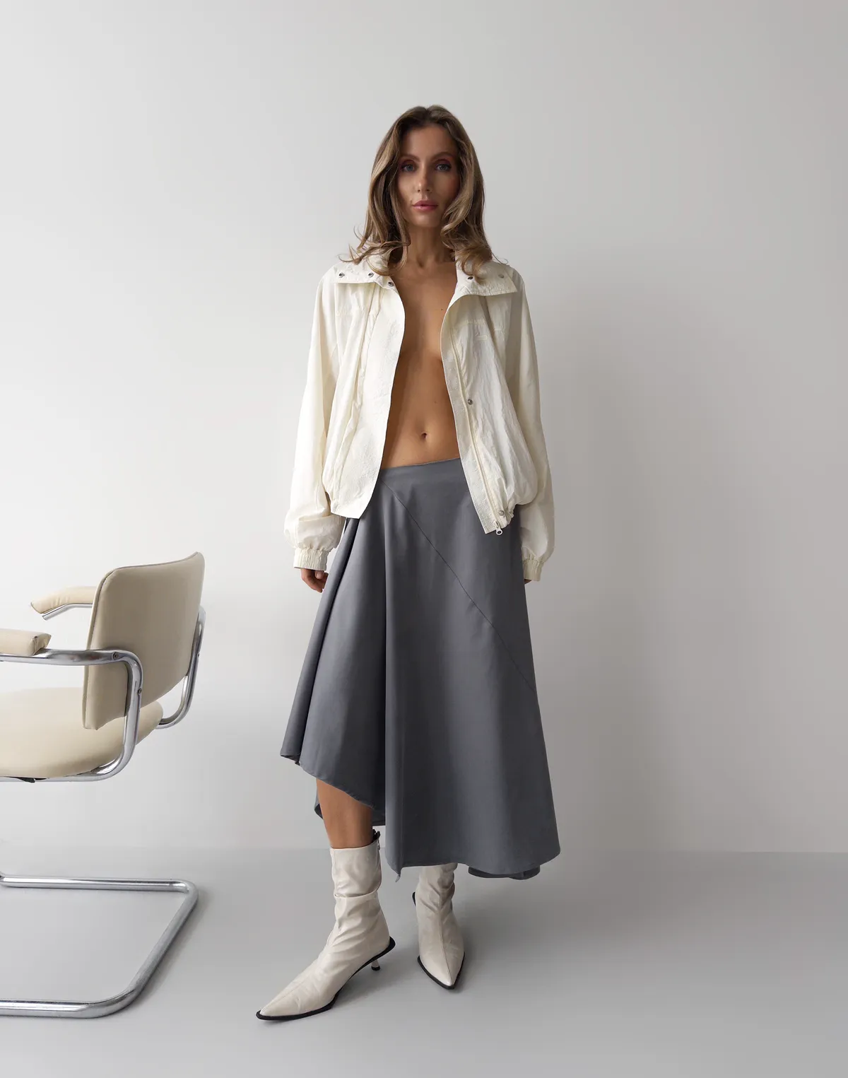 Спідниця міді з асиметричним низом, сіра - Фото 4