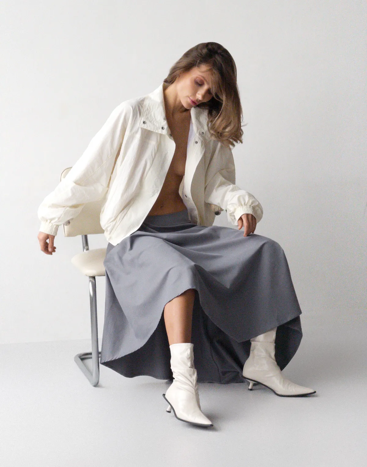 Спідниця міді з асиметричним низом, сіра - Фото 3