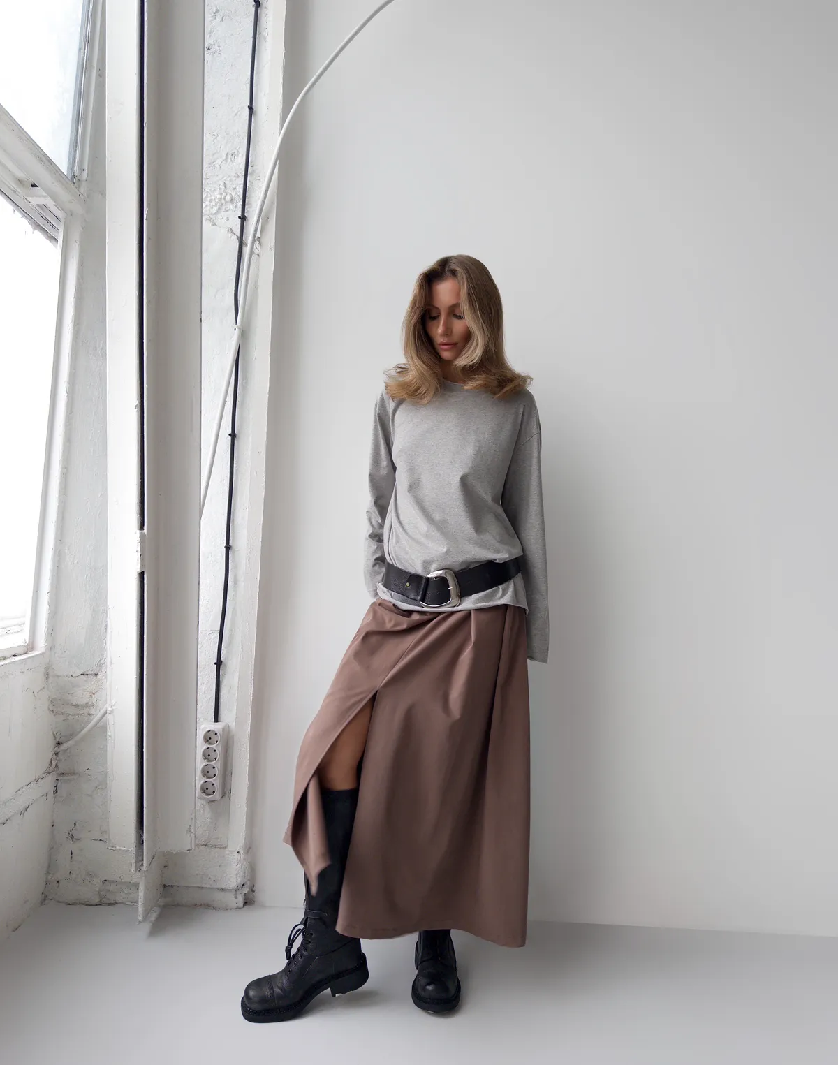 Спідниця максі у складку, коричнева - Фото 6