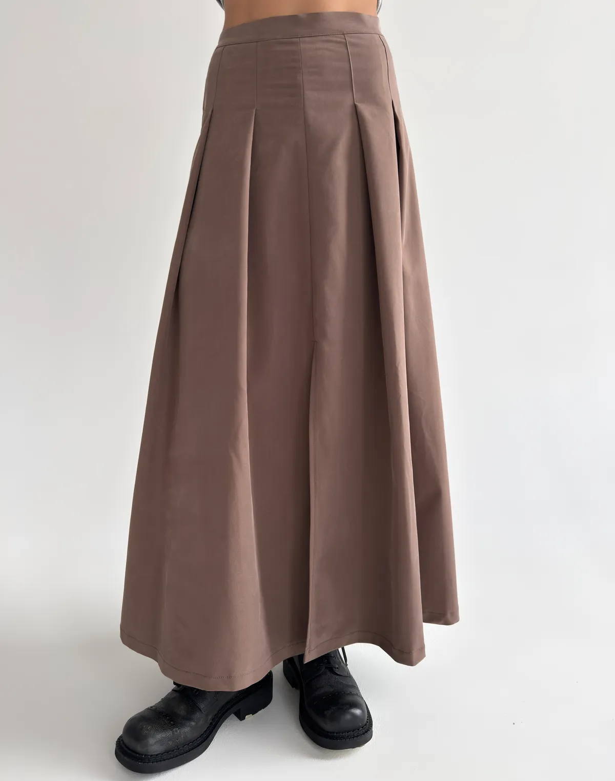 Спідниця максі у складку, коричнева - Фото 1