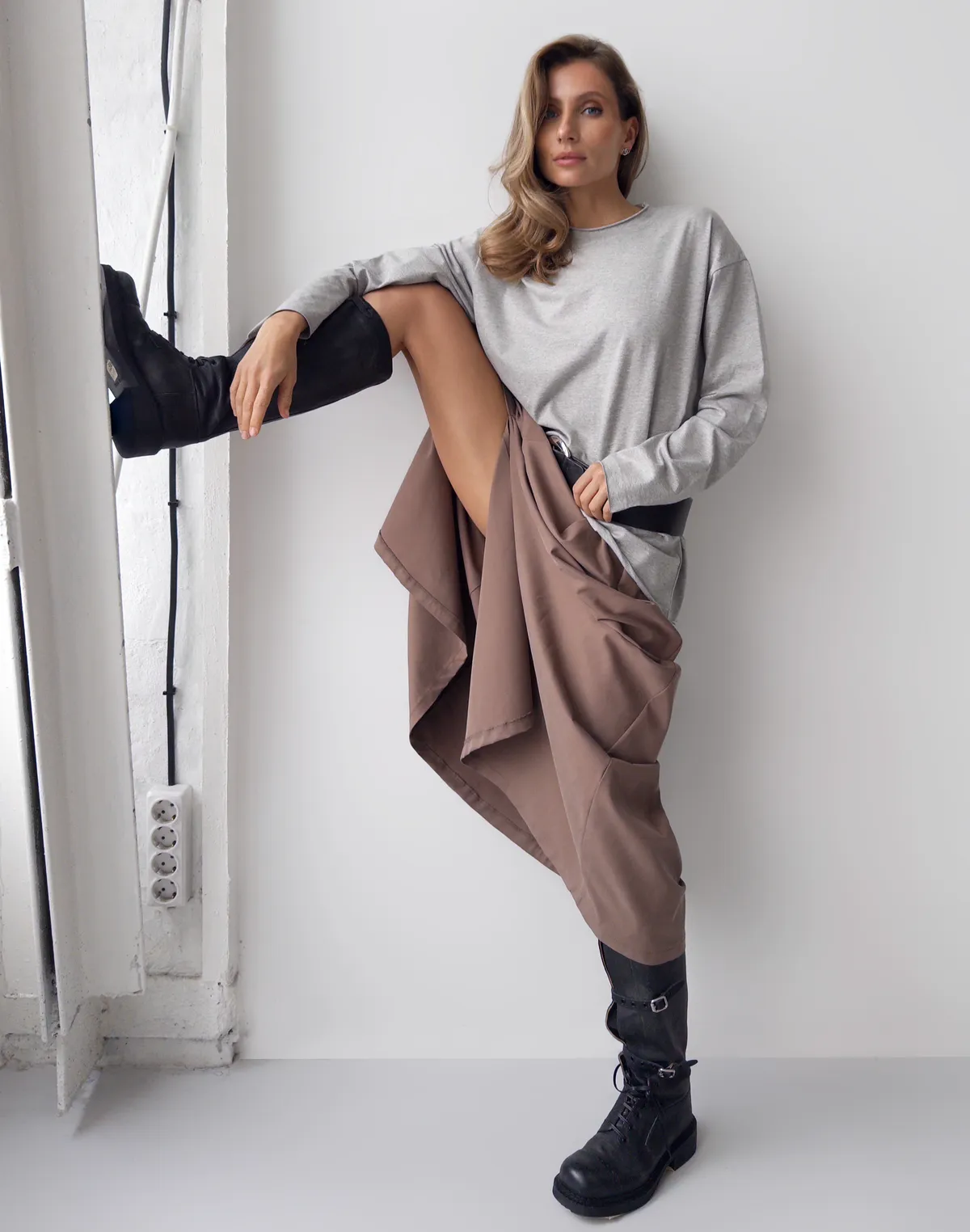 Спідниця максі у складку, коричнева - Фото 3