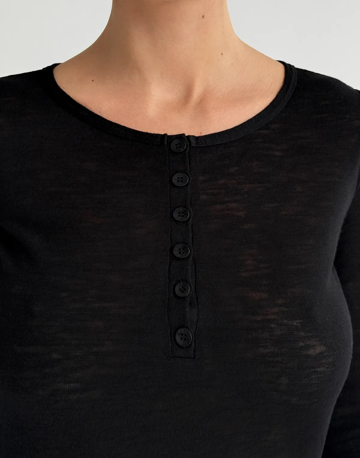 Напівпрозорий лонг на ґудзиках, чорний - Фото 5