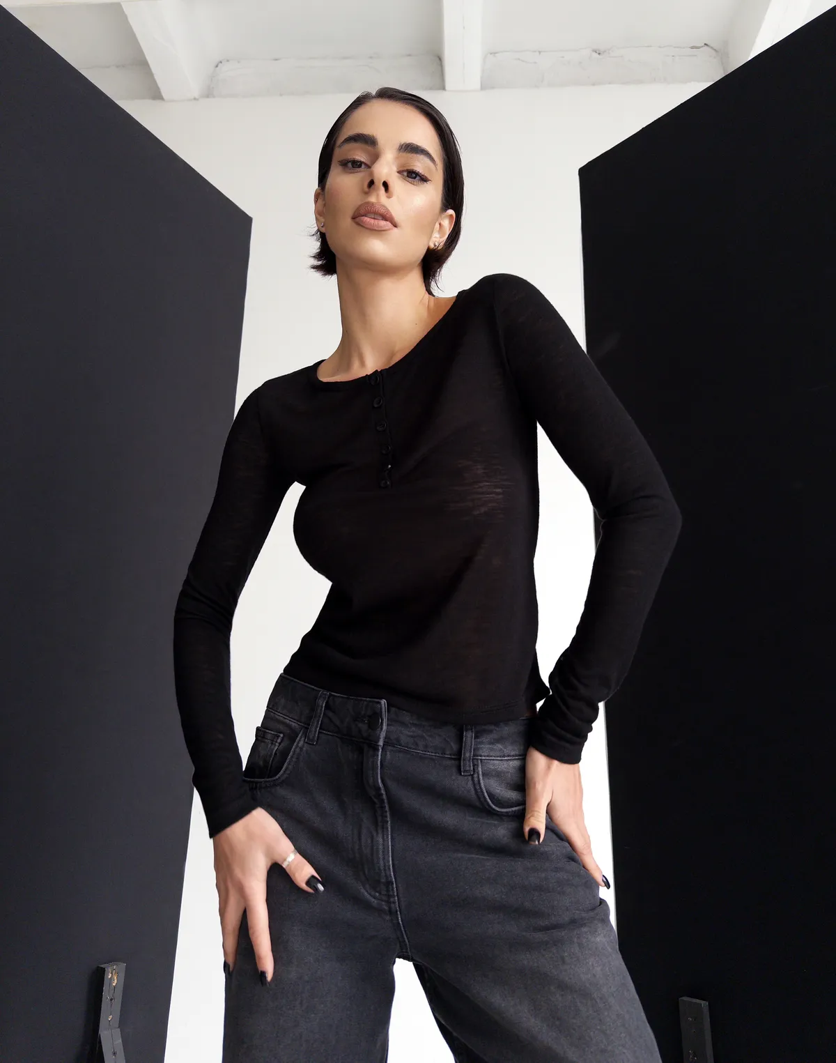 Напівпрозорий лонг на ґудзиках, чорний - Фото 3