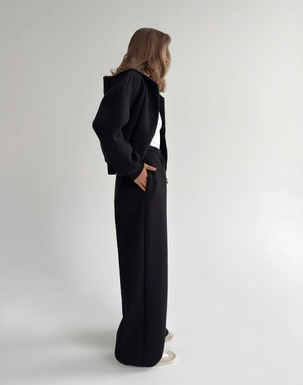 Комплект зимовий з начосом кофта на блискавці та штани вільного крою, чорні - Фото 5