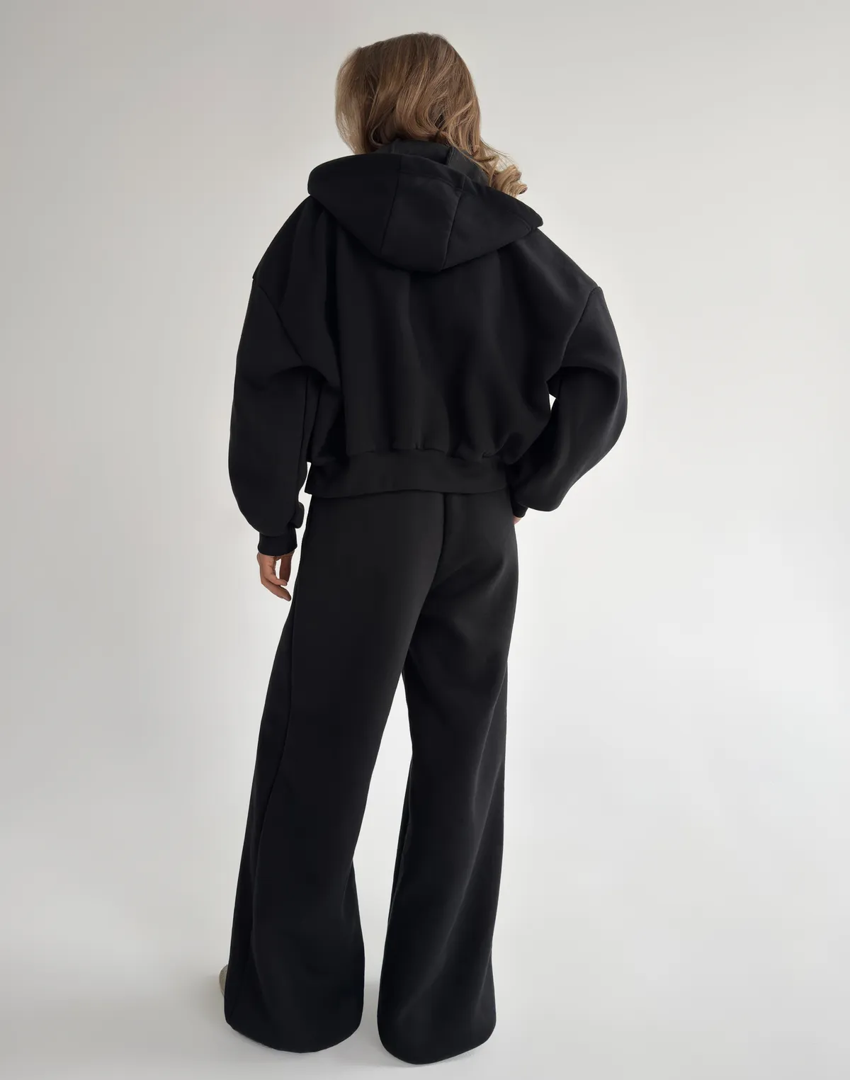 Комплект зимовий з начосом кофта на блискавці та штани вільного крою, чорні - Фото 2