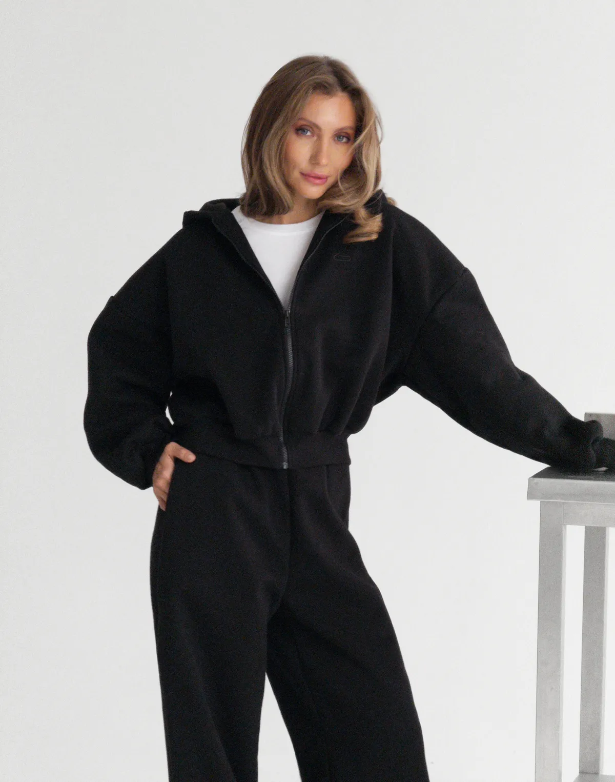 Кофта з капюшоном на блискавці з начосом зимова, чорна - Фото 3