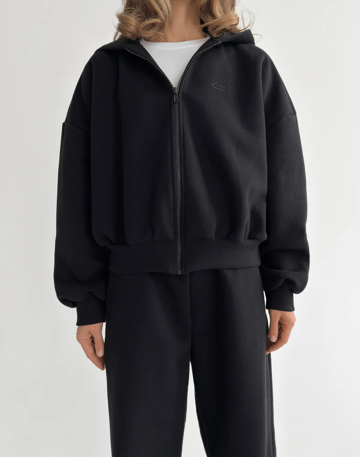 Кофта з капюшоном на блискавці з начосом зимова, чорна - Фото 1