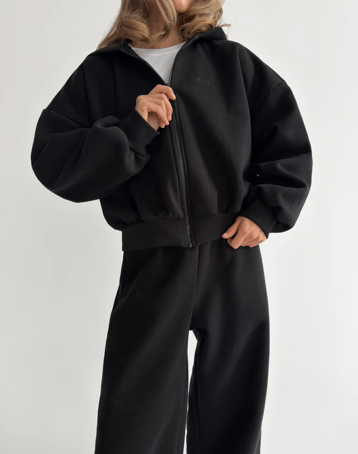 Кофта з капюшоном на блискавці з начосом зимова, чорна - Фото 8