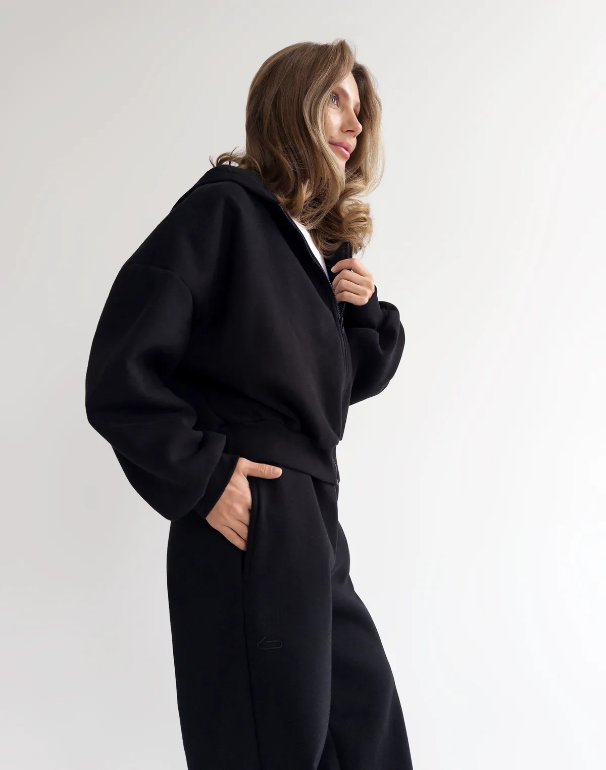 Кофта з капюшоном на блискавці з начосом зимова, чорна - Фото 4
