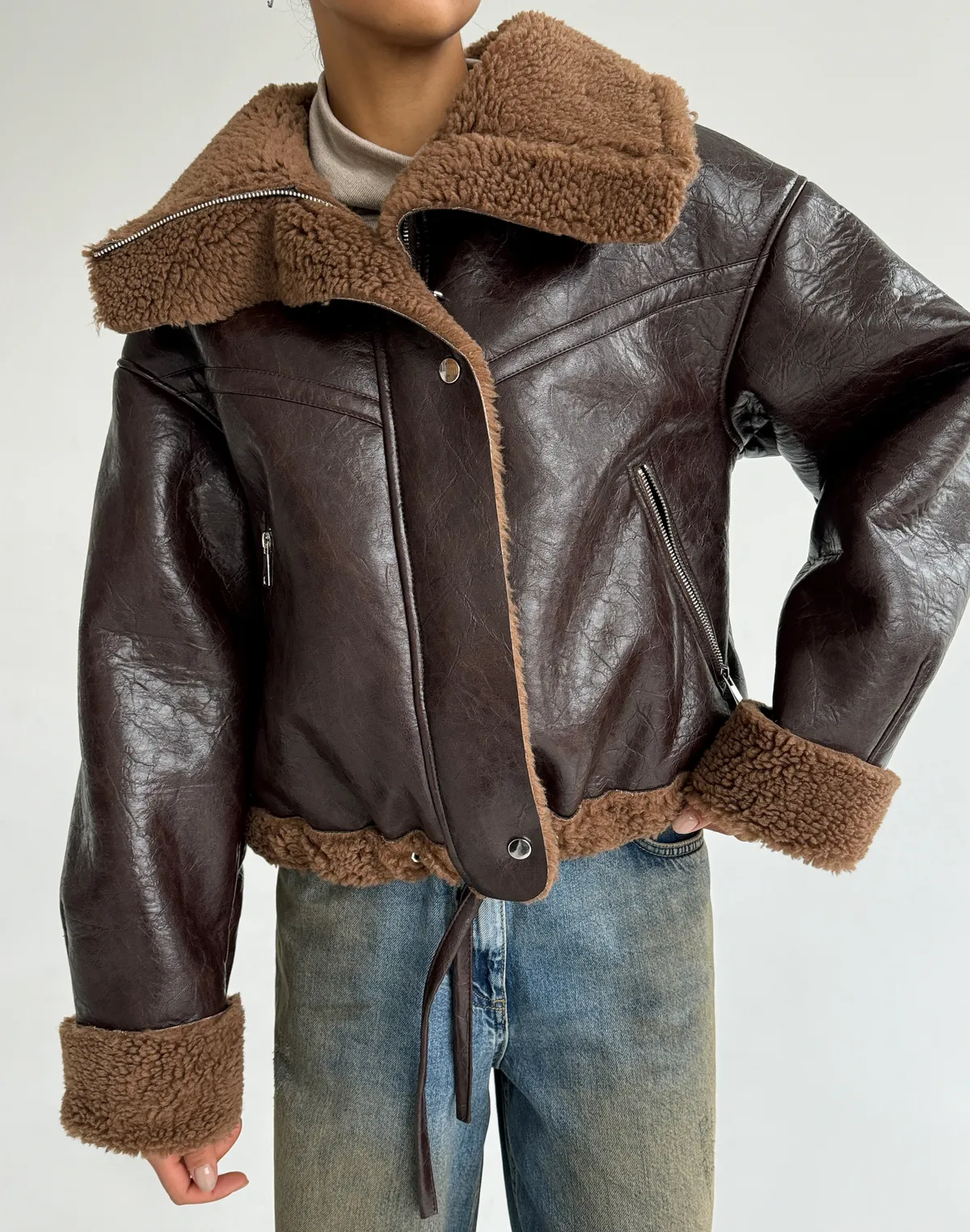 Дублянка зимова з екошкіри з вінтажним блиском, коричнева - Фото 1