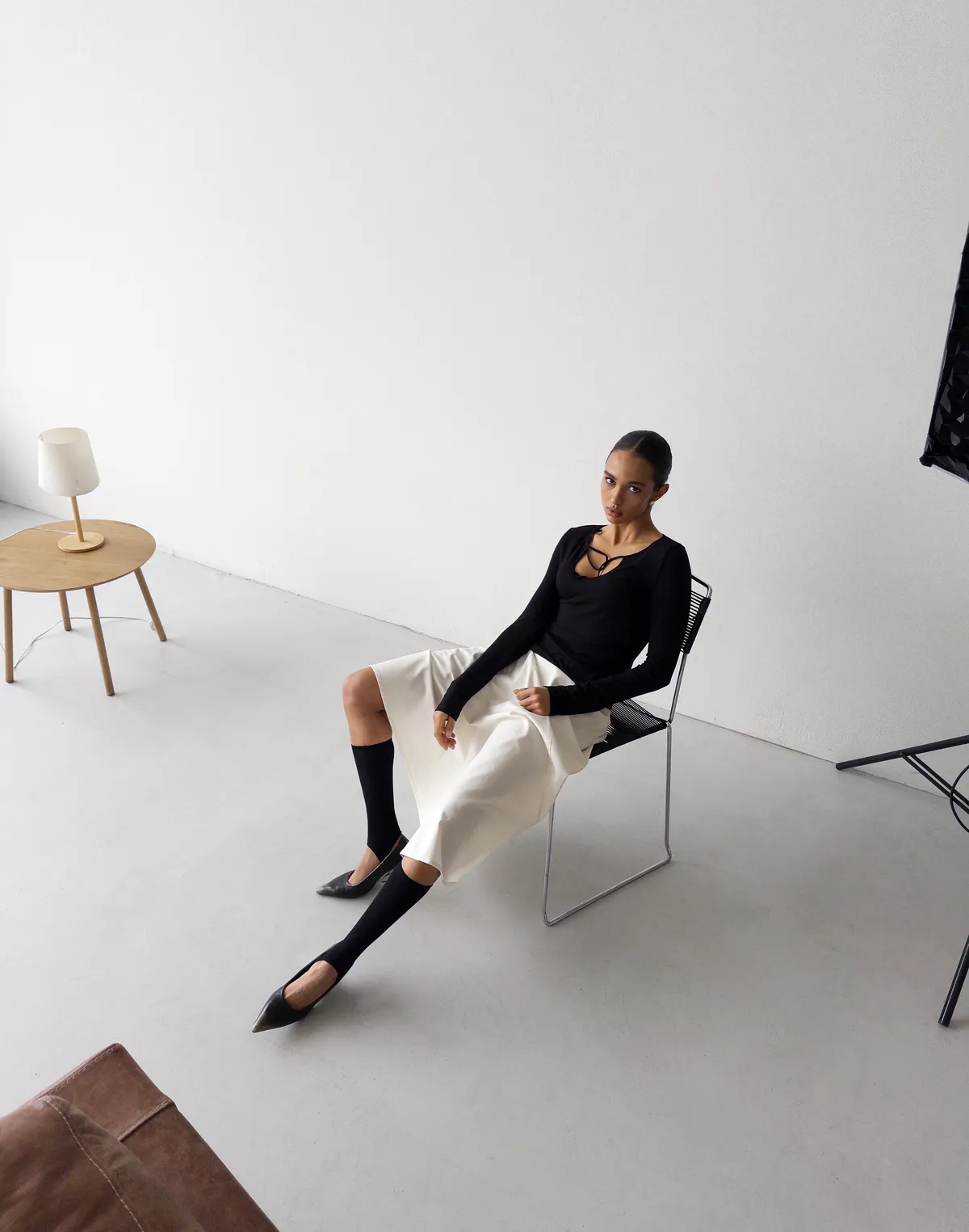 Лонгслів на зав'язці приталений, чорний - Фото 8