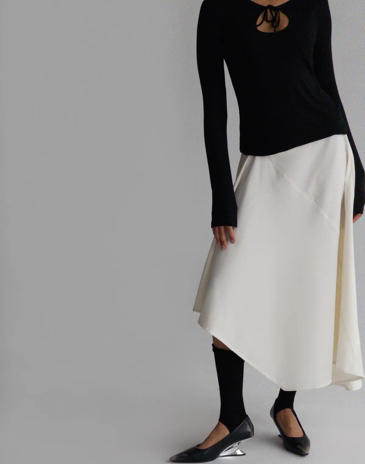 Лонгслів на зав'язці приталений, чорний - Фото 7