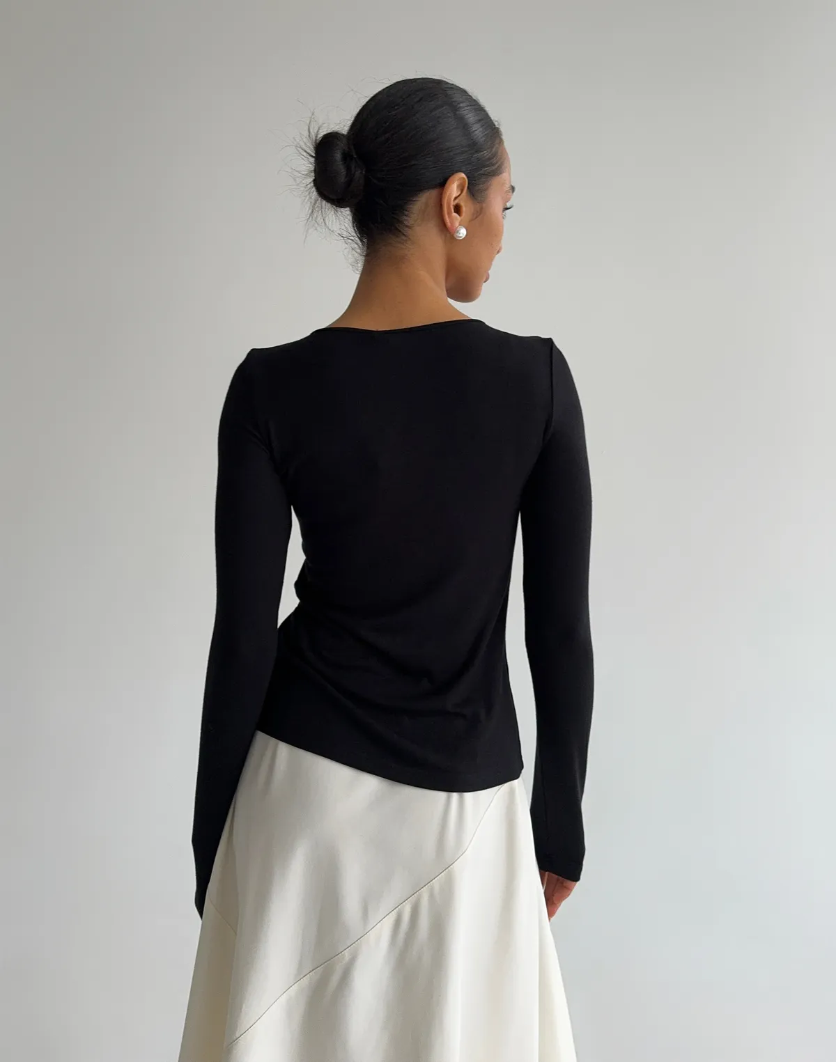 Лонгслів на зав'язці приталений, чорний - Фото 2