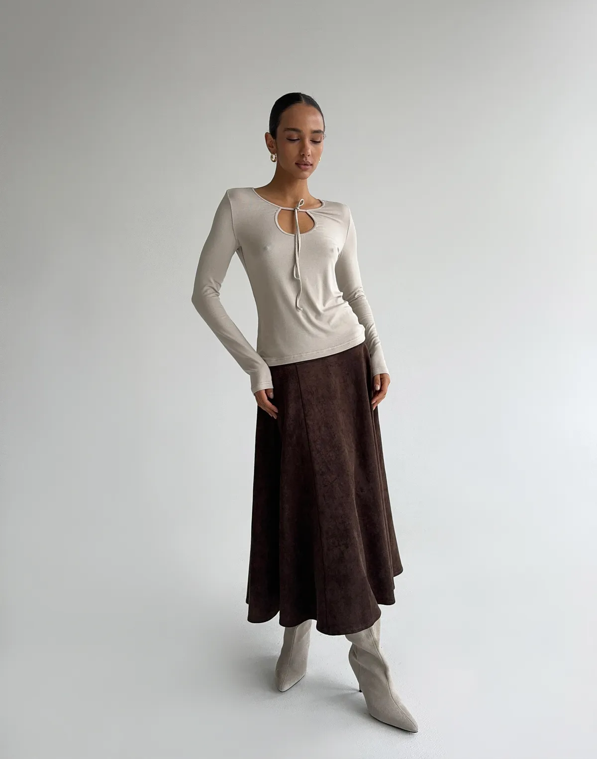 Лонгслів на зав'язці приталений, світлий капучіно - Фото 3